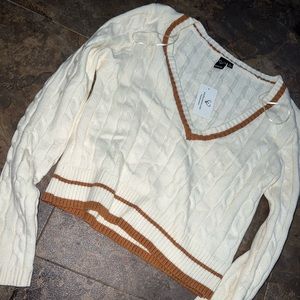 Cropped Cable Knot V-Neck